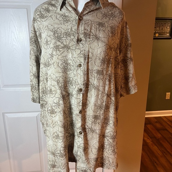 Perry Ellis Other - Perry Ellis Men's Size Large Silk Hawaiin Floral Button Down Short Sleeve Beach